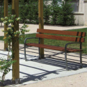 Banc de ville bois et acier sur une aire de repos