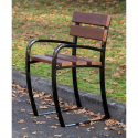 Fauteuil collectivité adapté pour personnes âgées dans un jardin public