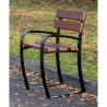 Fauteuil collectivité adapté pour personnes âgées dans un jardin public