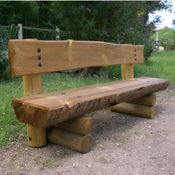 Banc public fabriqué en rondin de bois PEFC Banc public fabriqué en rondin de bois PEFC