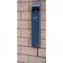 Cendrier urbain gris anthracite monté sur un mur