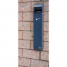 Cendrier urbain gris anthracite monté sur un mur