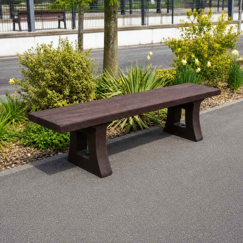 Banquette urbaine en plastique recyclé