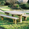 Belle table de pique nique avec bancs séparés