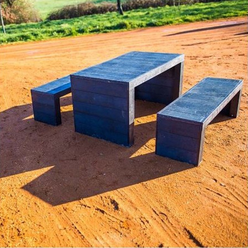 Ensemble design table pic nic et bancs en plastique recyclé Ensemble design table pic nic et bancs en plastique recyclé
